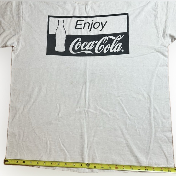 Vintage 2000s Enjoy Coca-Cola Black and White T-Shirt - Picture 8 of 8